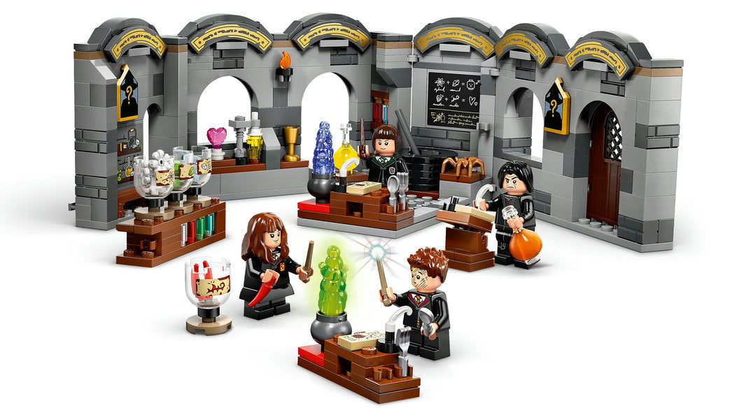 HOGWARTS CASTLE: POTIONS CLASS