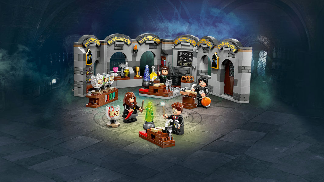 HOGWARTS CASTLE: POTIONS CLASS