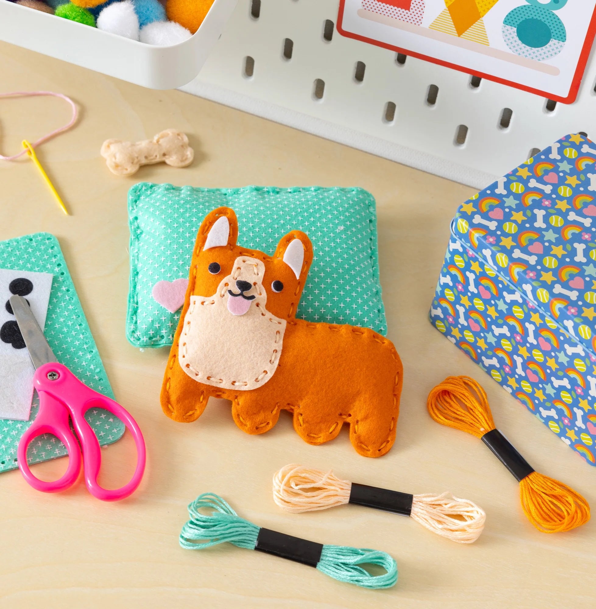 Petit Collage Mini Craft Kit: Pocket Pet Corgi