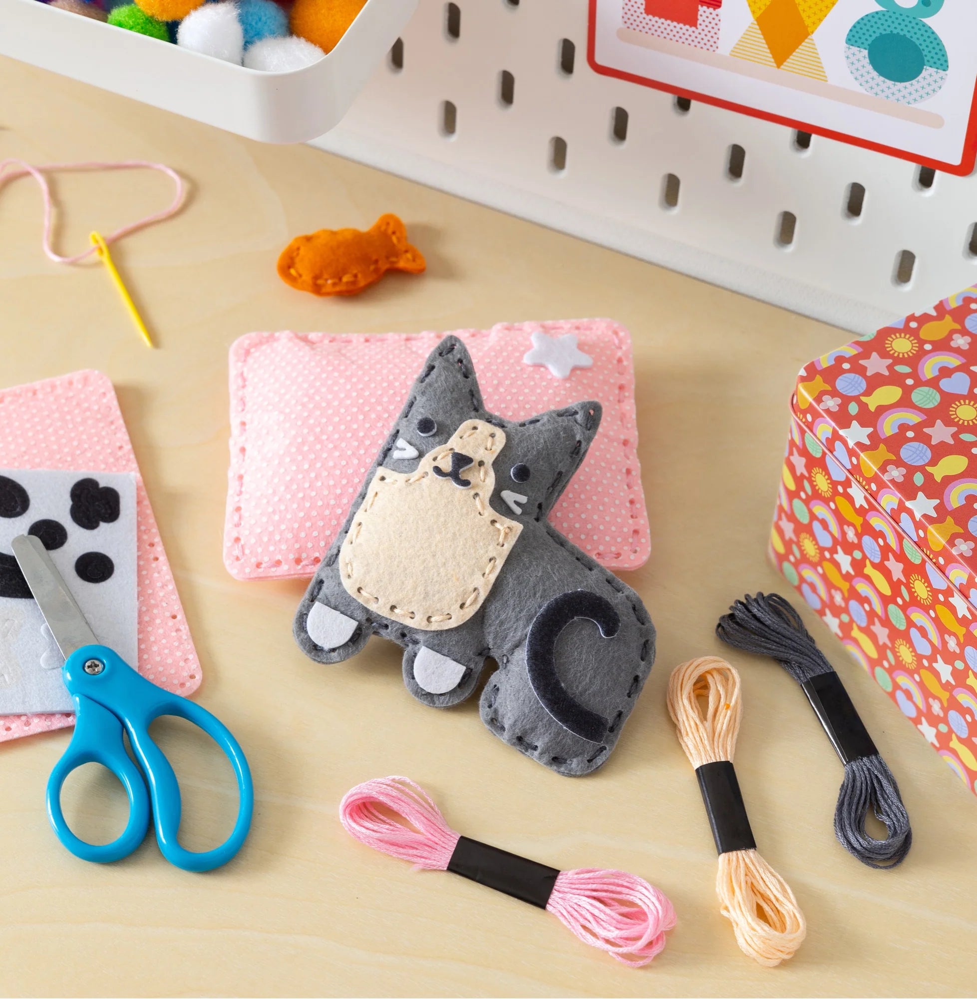 Petit Collage Mini Craft Kit: Pocket Pet Kitten