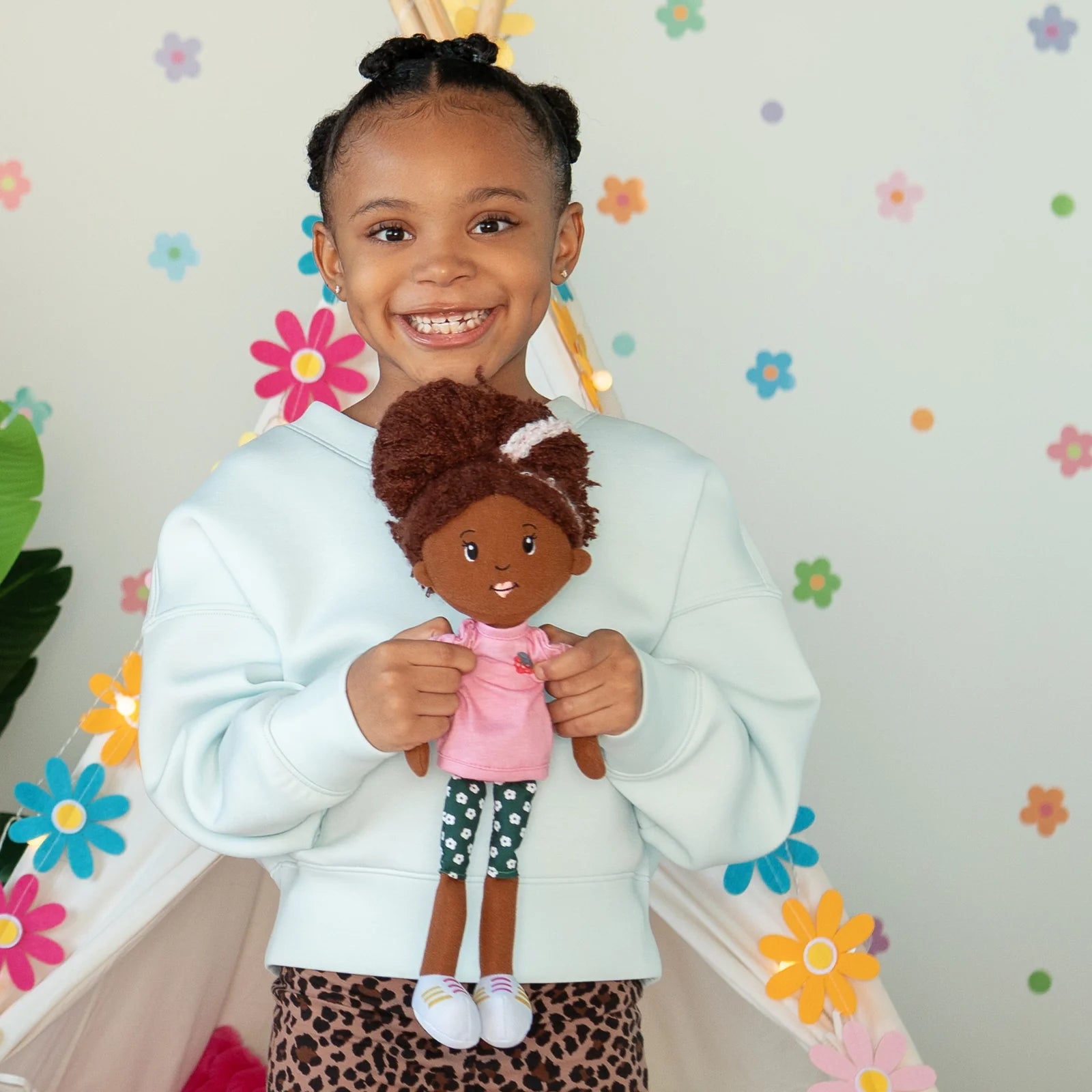 Groovy Girls Dolls - Saige (Brown Skin, Brown Hair)