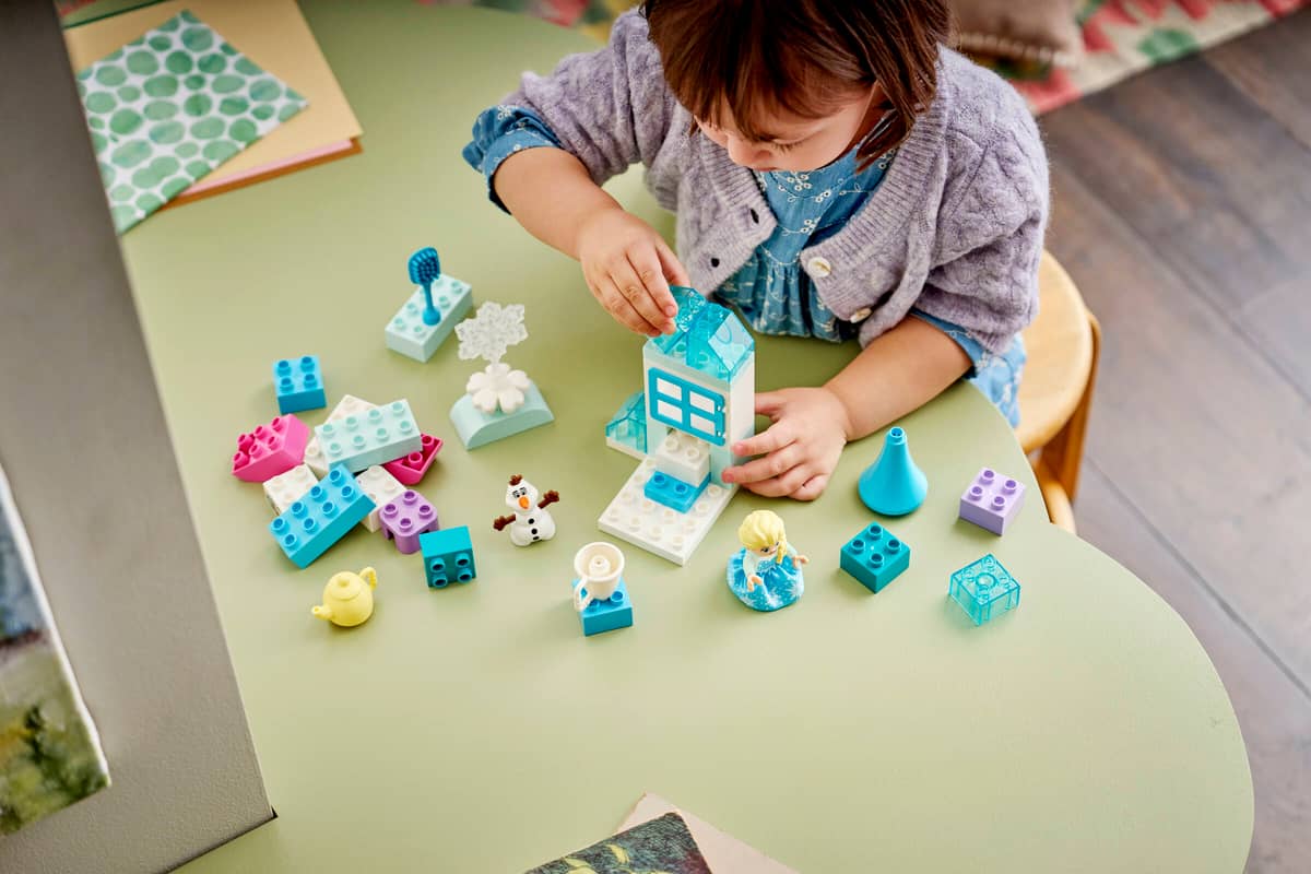 Frozen Creative Box with Elsa and Olaf - NEW