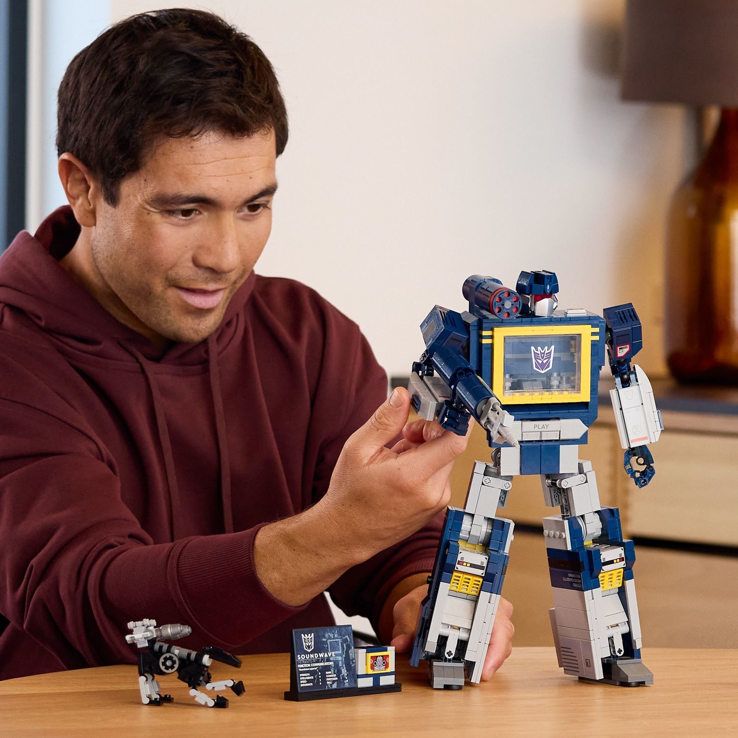 LEGO Icons: Transformers: Soundwave