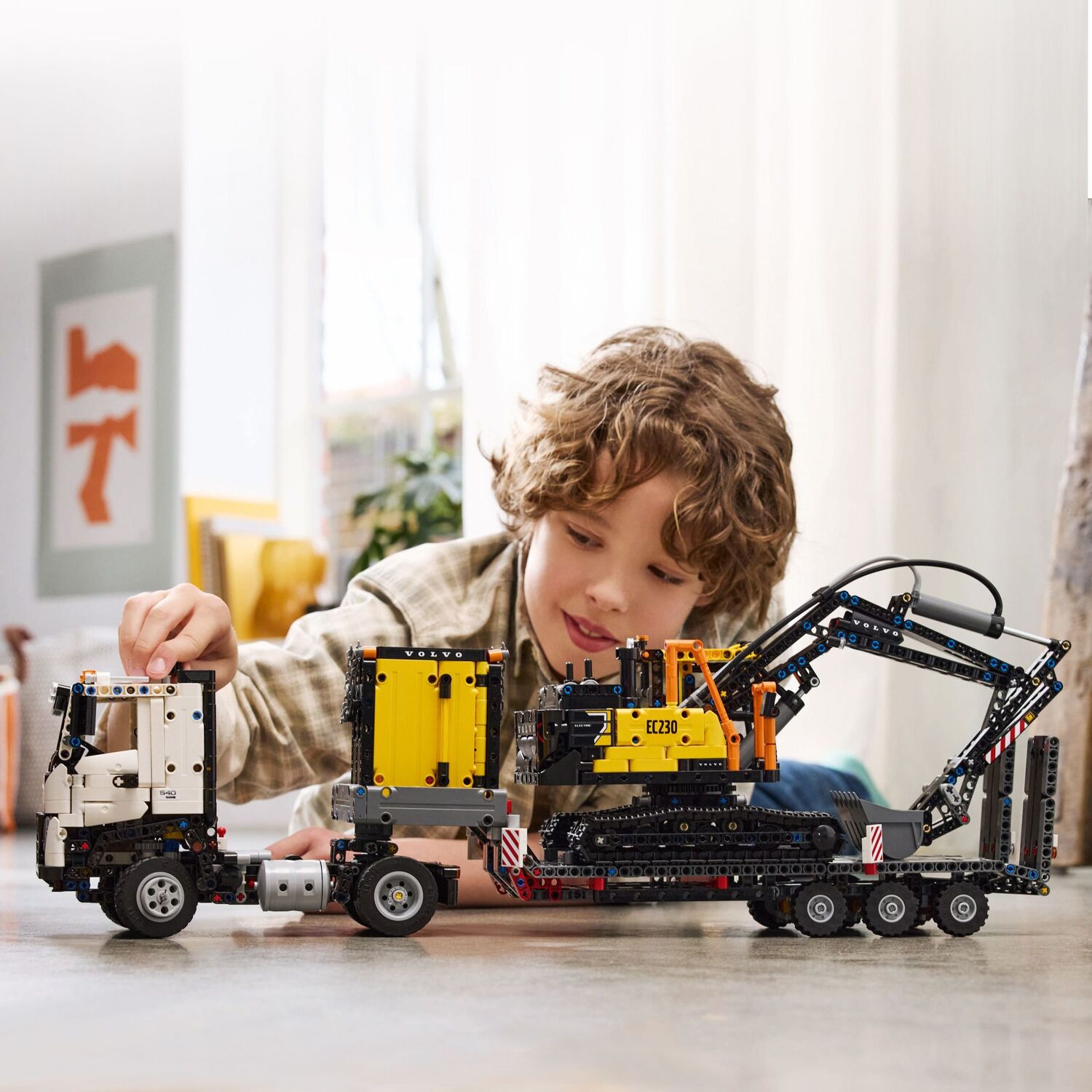 LEGO Technic: Volvo FMX Truck & EC230 Electric Excavator