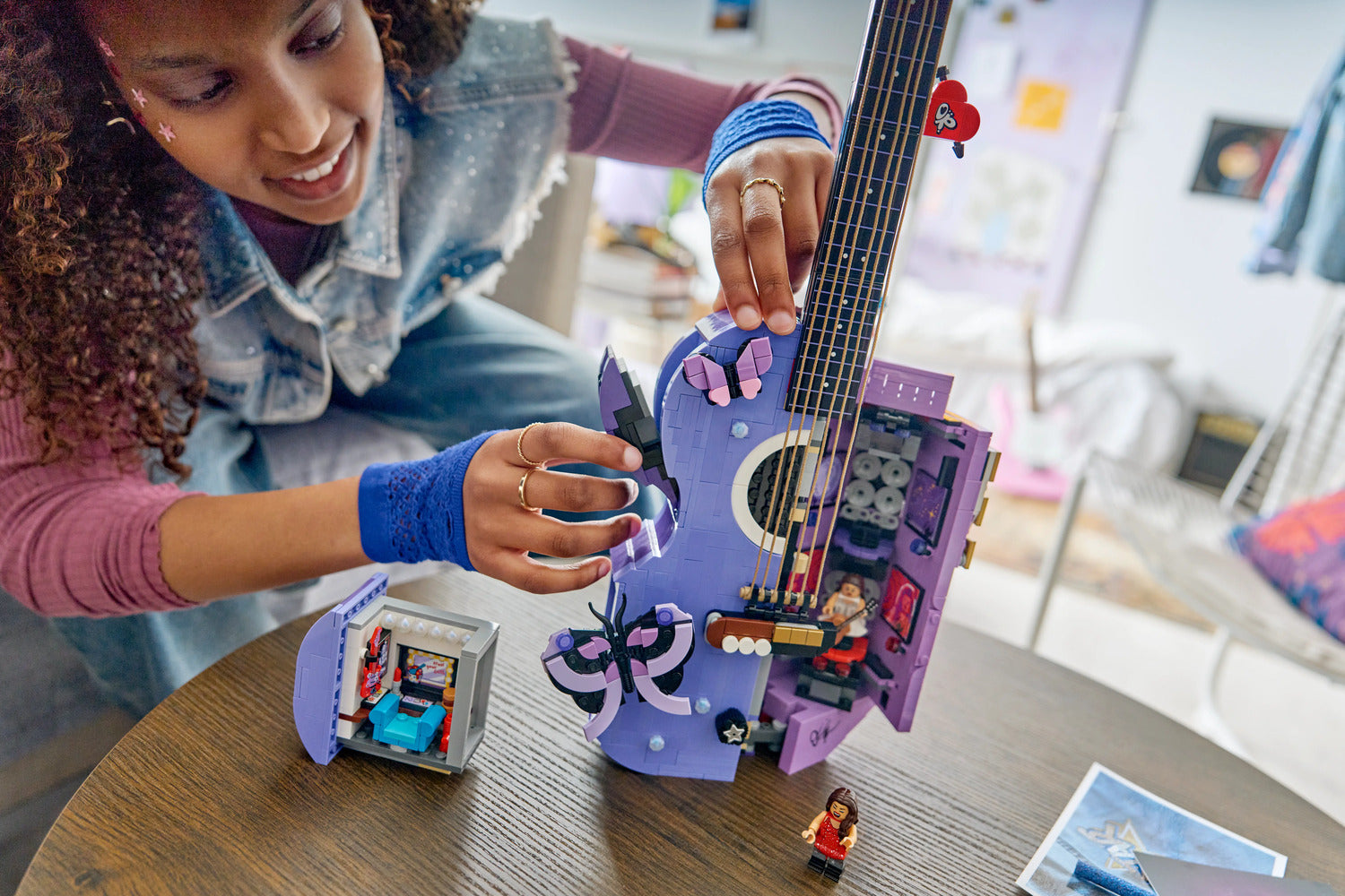 LEGO® Editions Olivia Rodrigo’s Dual Guitar