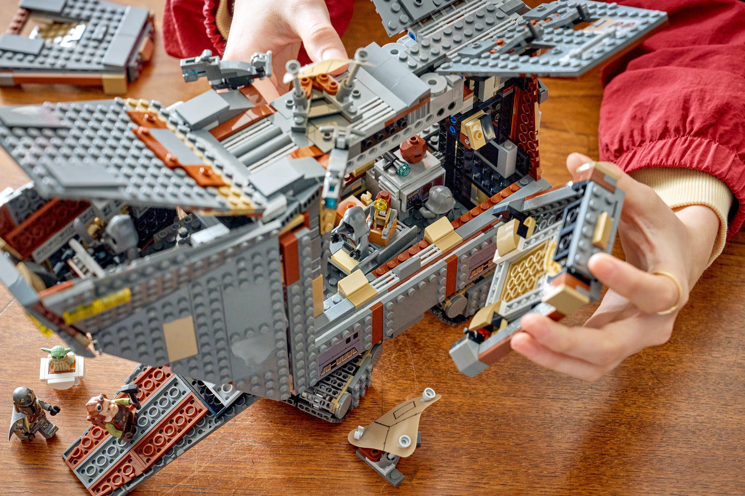 LEGO® Star Wars™ Offworld Sandcrawler™ and Mudhorn