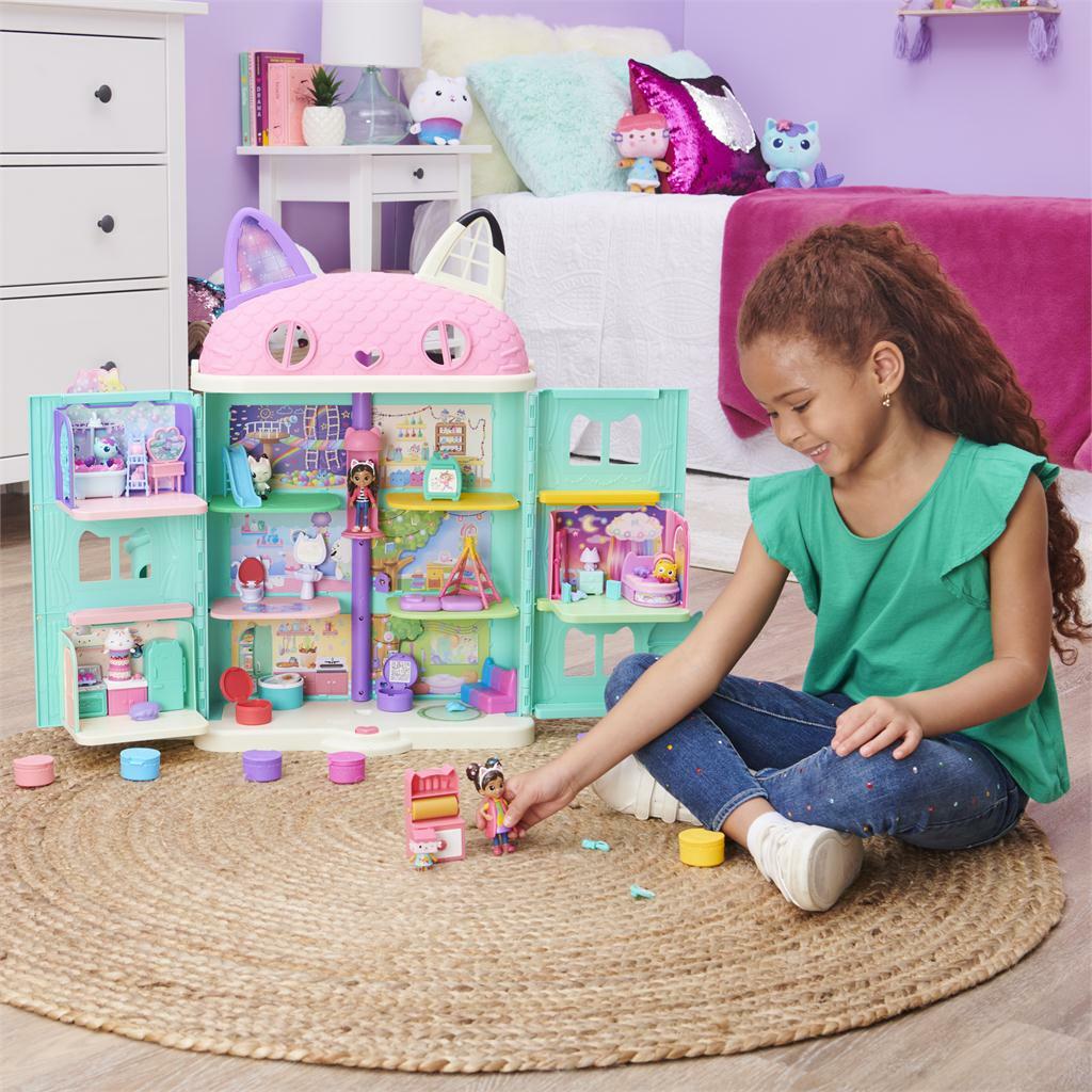 Gabby's Dollhouse, Art Studio Set with 2 Toy Figures, 2 Accessories, Delivery and Furniture Piece